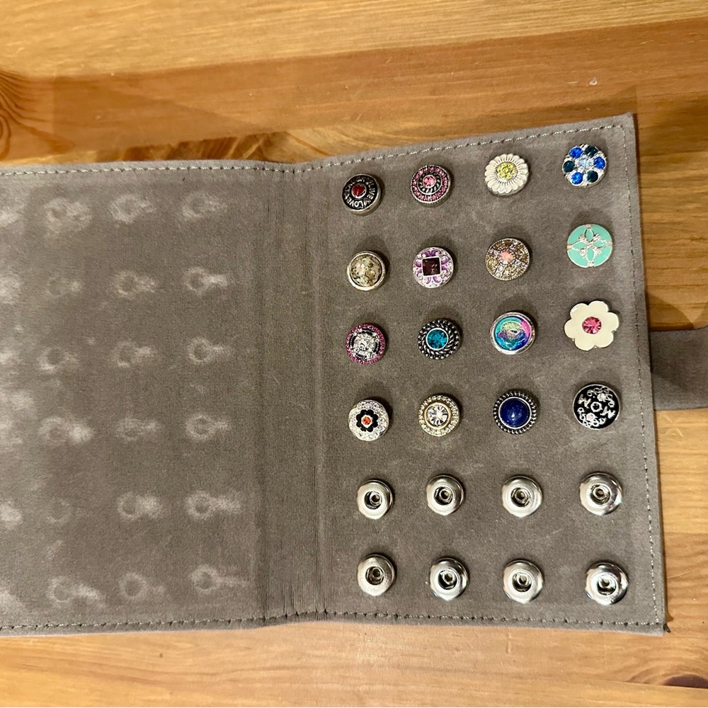 Gray Style Dots Holder with Dots